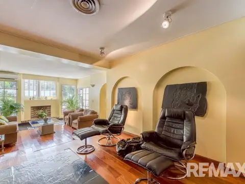 CASA 6 AMB BARRIO RIVER-JARDIN-PILETA-COCHERA