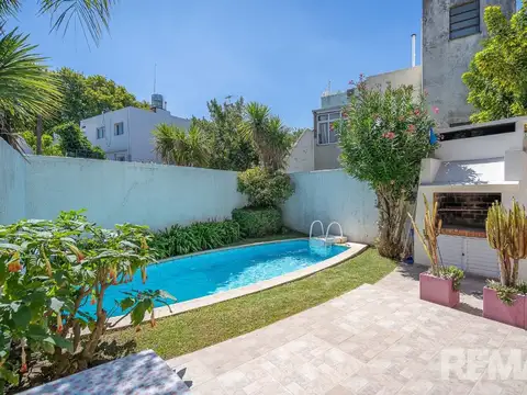 CASA 6 AMB BARRIO RIVER-JARDIN-PILETA-COCHERA