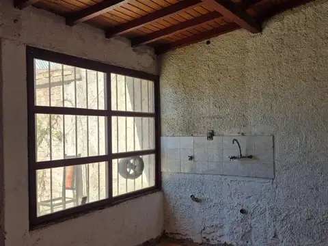 Casa 4 ambientes con 1 baño
