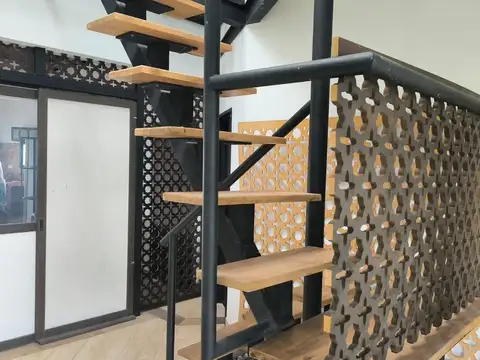 Casa en Alquiler con 4 cocheras