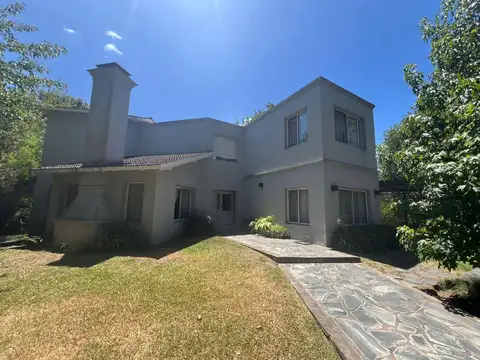 HERMOSA CASA EN VENTA EN  CLUB DE CAMPO PILAR DEL LAGO
