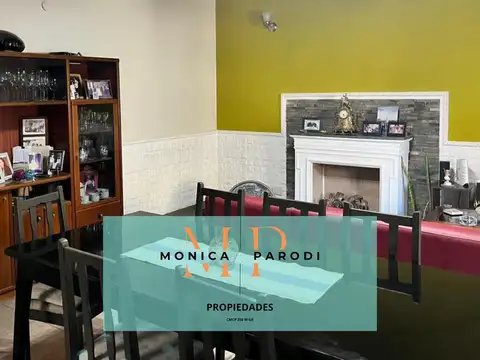 Casa en Venta con 2 cocheras