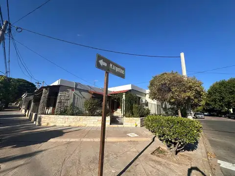 Casa y local Raúl b Diaz 1304 