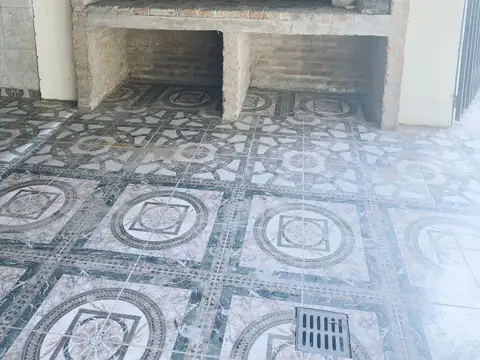 Casa 5 ambientes con 2 baños