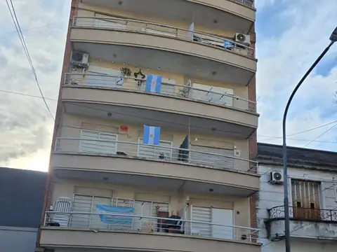 Local Venta con cochera cubierta