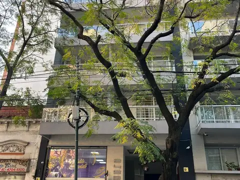 Departamento en JuanaAzurduy 2400 Piso 5°Monoambiente al frente c/Balcón Alquiler$800.000Exp$250.000