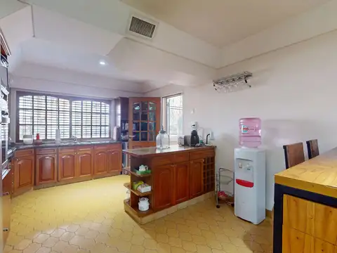 Casa en Venta con 4 cocheras