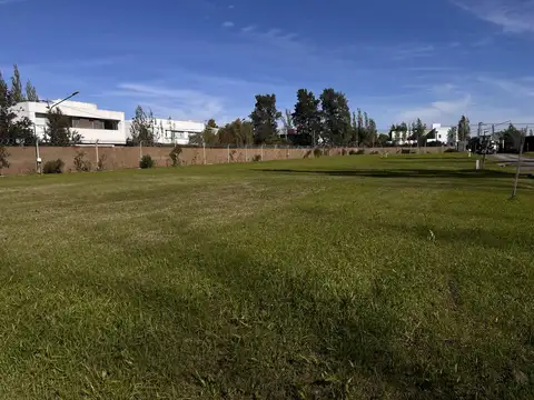 Terreno en Venta 27  mts Fondo