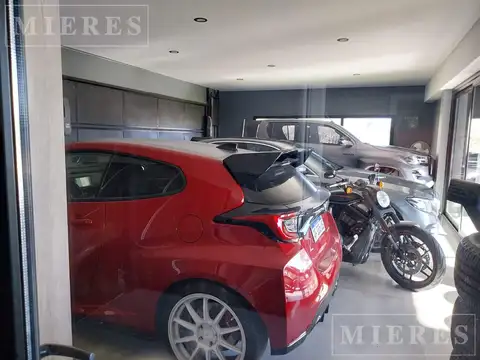 Casa en Venta con 4 cocheras