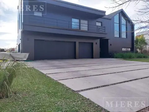 Casa en venta a La Laguna en Santa Catalina, Villanueva.