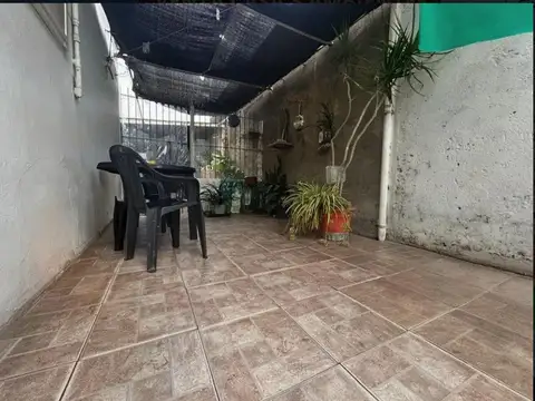 Venta Casa 3 Ambientes con Parque y Garaje Pasante Berazategui Centro