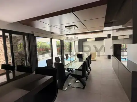 Casa 10 ambientes con 6 baños