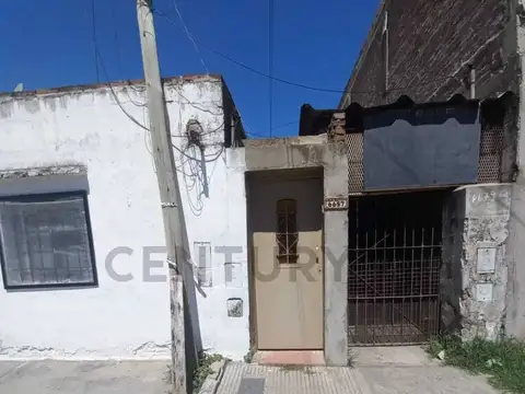 VENTA - Oportunidad: Casa de pasillo a demoler / Lote interno
