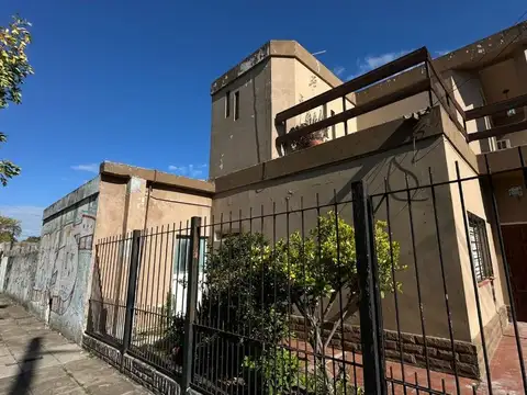 Venta - Casa 3 amb, 2 cocheras y parque en Padua