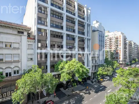 Av Belgrano  al 1700