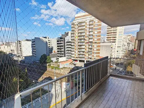 Excelente, amplio y cómodo 4 ambientes al frente
