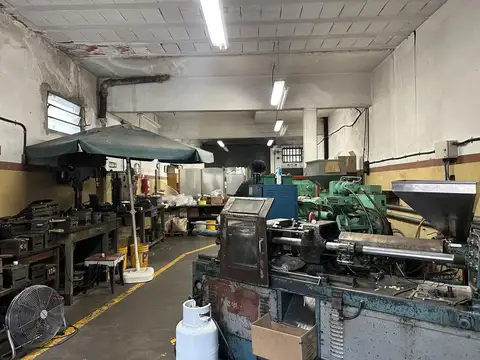 Galpon en Venta 10  mts Frente