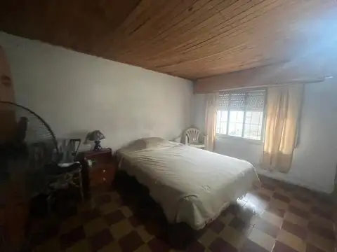 VENTA CASA MULTIFAMILIAR CON LOCAL CASTELAR NORTE