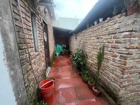 Casa 6 ambientes con 2 baños