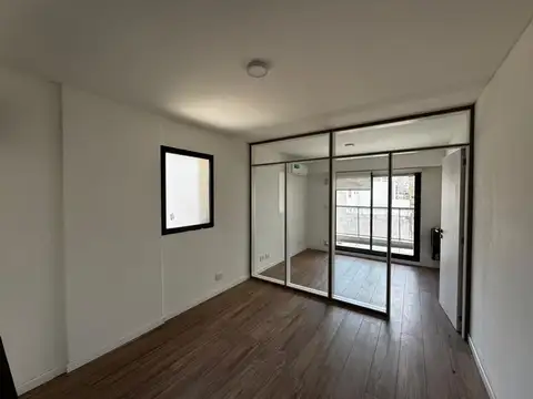 Monoambiente amplio con balcon