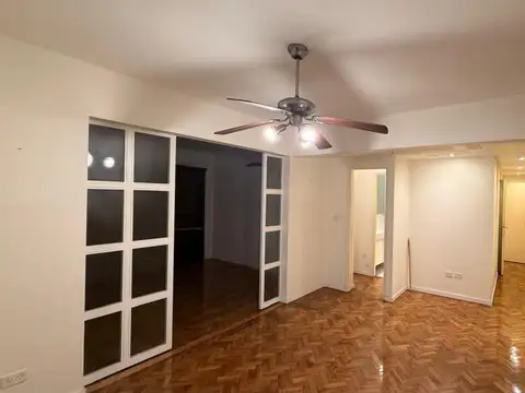 Oficina de 3 ambientes de categoria totalmente reciclado con patio en Alquiler en Recoleta