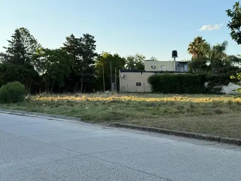 Lote en esquina con pavimento. 418 m².Entrega y Cuotas