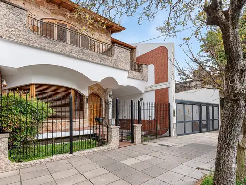 Venta Casa 5 Amb en Versalles con Jardín y cochera para 2 autos