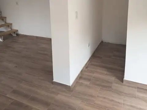 Depto Tipo Casa en Alquiler en Temperley, $ 750.000