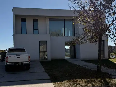 Casa en Venta en El Canton, USD 440.000