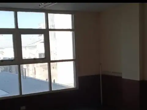 Oficina 6 ambientes con 2 baños