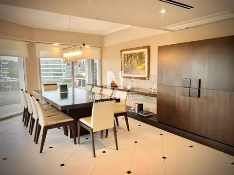 Espectacular Departamento en venta frente al mar, penthouse de 4 dormitorios. Punta del Este