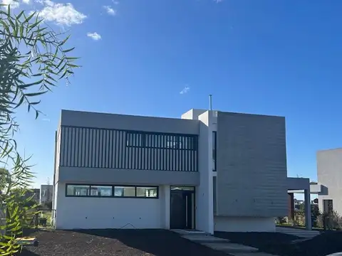 MODERNA CASA A ESTRENAR EN GREENVILLE