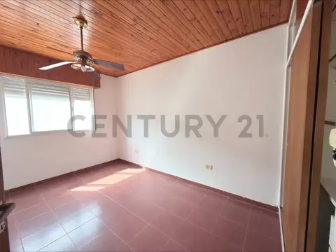 PH EN ALQUILER CON PATIO PROPIO. La Plata