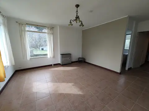 Casa 6 ambientes con 2 baños