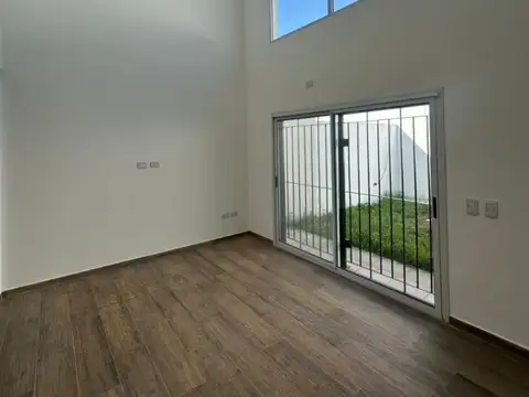 Casa en Venta en Castelar, USD 145.000