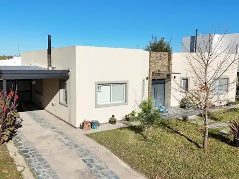 Santa Isabel 2 - CASA con 3 DORMITORIOS y PILETA