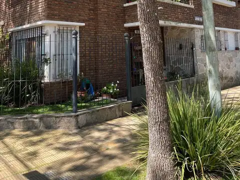 Muy linda casa en Estrada al 3600 - La Lucila