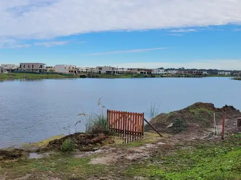 Venta Lote a La Laguna 767 M2 barrio Riberas Puertos del Lago Escobar