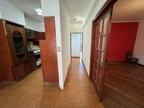 VTA CASA 4 AMB / AMPLIO TERRENO / COCHERA / LANUS