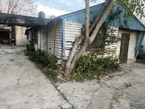 LOTE CON GALPON AL FONDO