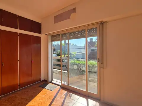 Alquiler, PH 4 amb c/ estudio, balcon, quincho y terraza, entrada indep.