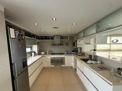 Departamento 5 ambientes con 4 baños