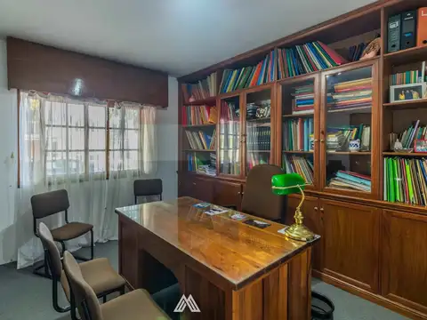 Casa 10 ambientes con 2 baños