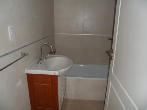 Excelente Monoambiente Al Frente - C/ Balcón - Muy Luminoso.