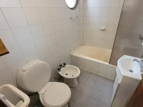 Departamento dos ambientes con balcón cerca a la universidad en Alquiler - Morón