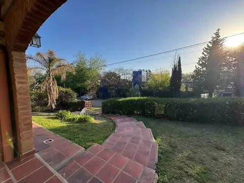 Venta Casa a metros del lago en Villa del Dique