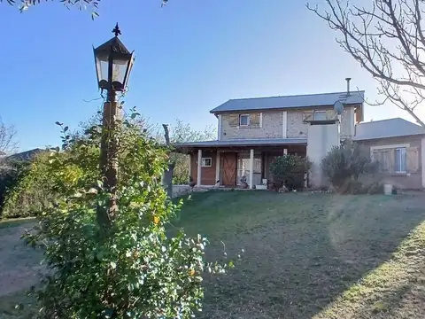 Casa 6 ambientes con 2 baños