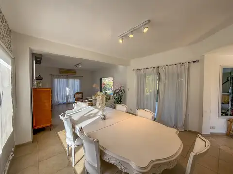 Casa 5 ambientes con 3 baños