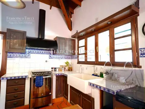 Casa 5 ambientes con 6 baños
