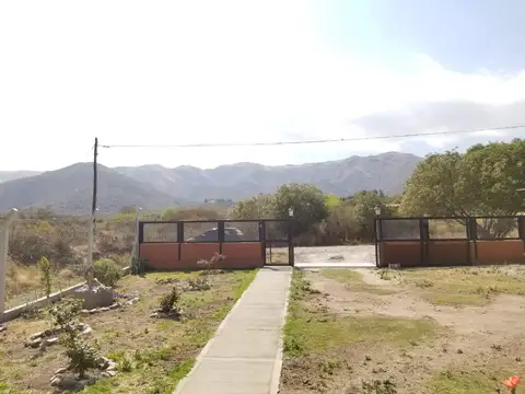 Se vende casa en Los Cocos con vista a las sierras
